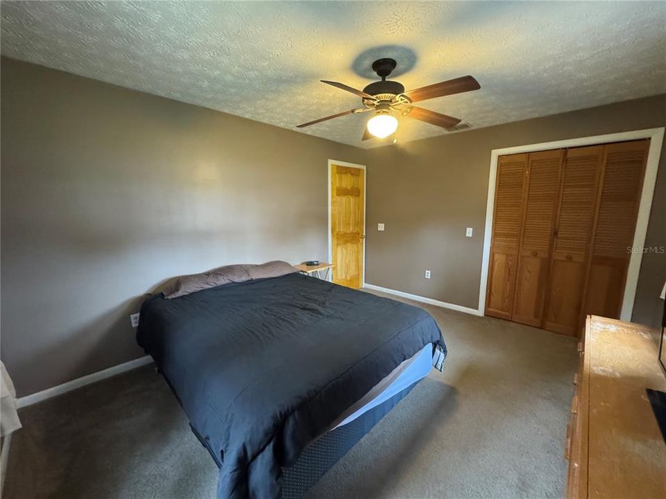 На продажу: $198,000 (2 спален, 1 ванн, 998 Квадратных фут)