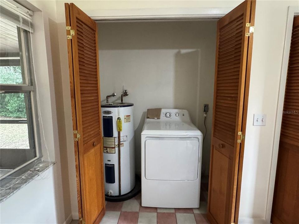 На продажу: $198,000 (2 спален, 1 ванн, 998 Квадратных фут)