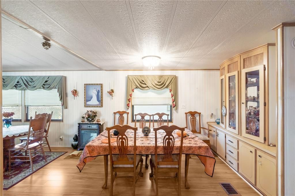 En Venta: $205,000 (2 camas, 2 baños, 1638 Pies cuadrados)