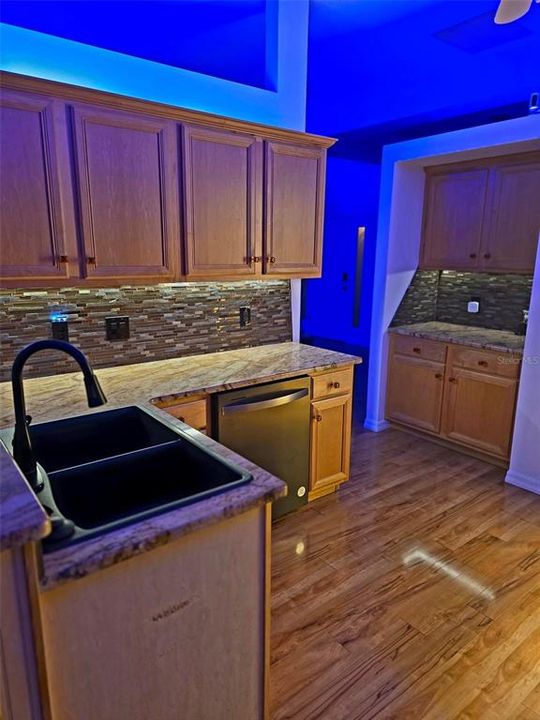 En Venta: $429,900 (3 camas, 2 baños, 1644 Pies cuadrados)