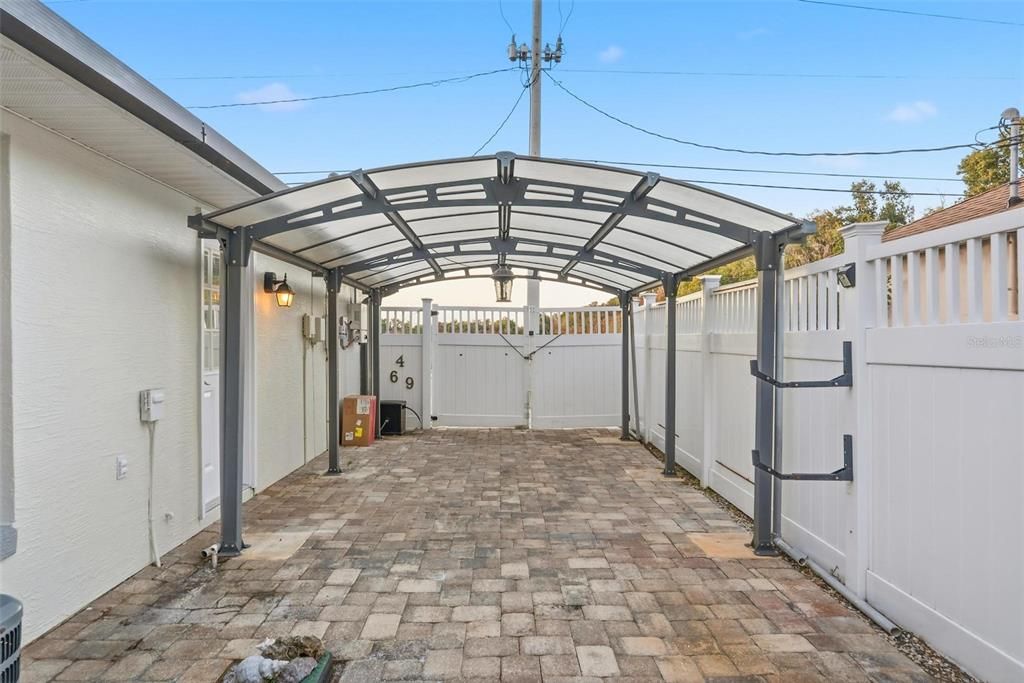 Active With Contract: $434,900 (3 beds, 2 baths, 1644 Square Feet)