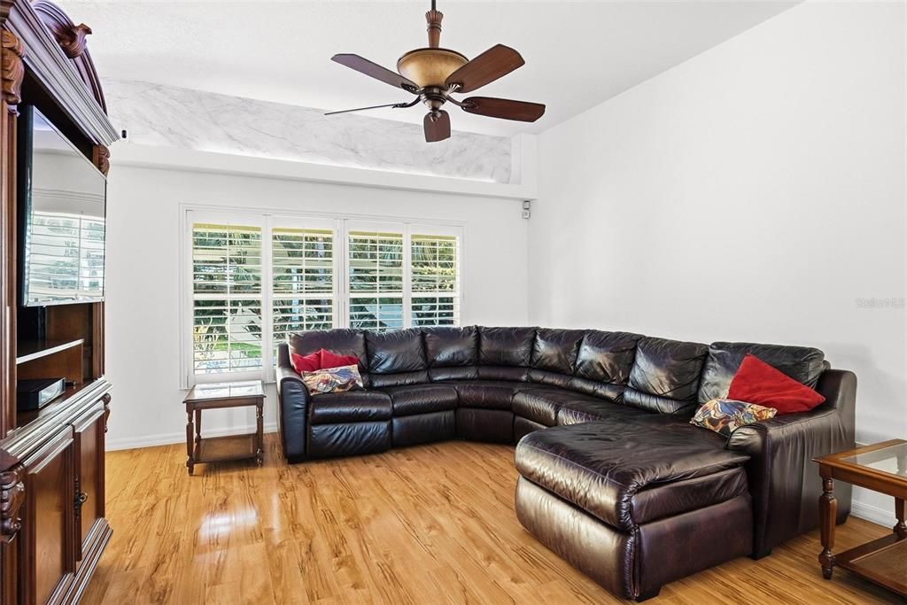 Active With Contract: $434,900 (3 beds, 2 baths, 1644 Square Feet)