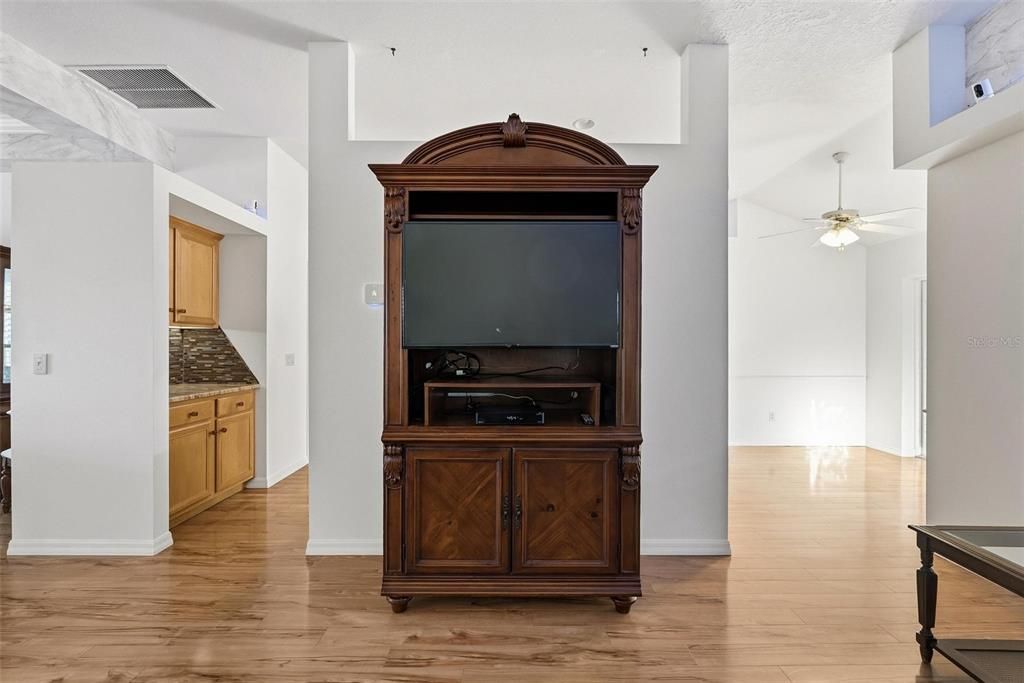 Active With Contract: $434,900 (3 beds, 2 baths, 1644 Square Feet)