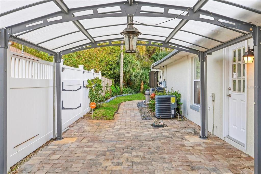 Active With Contract: $434,900 (3 beds, 2 baths, 1644 Square Feet)