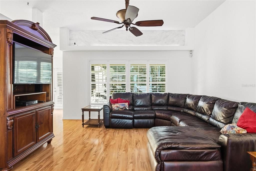 Active With Contract: $434,900 (3 beds, 2 baths, 1644 Square Feet)