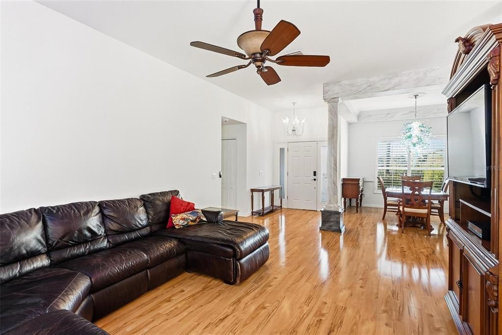 Active With Contract: $434,900 (3 beds, 2 baths, 1644 Square Feet)