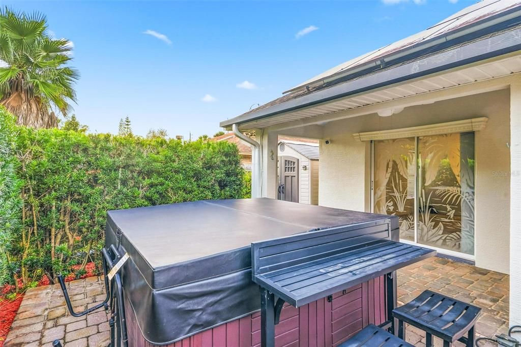 Active With Contract: $434,900 (3 beds, 2 baths, 1644 Square Feet)