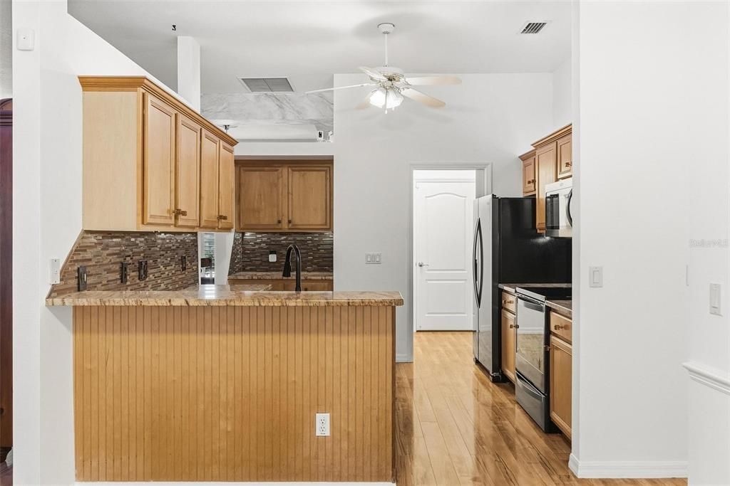 Active With Contract: $434,900 (3 beds, 2 baths, 1644 Square Feet)