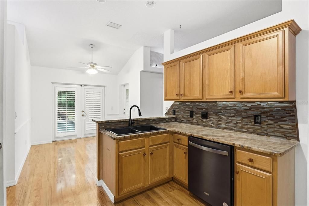 Active With Contract: $434,900 (3 beds, 2 baths, 1644 Square Feet)