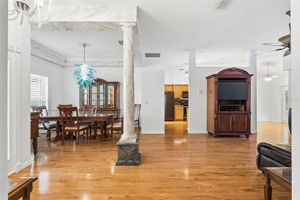 Active With Contract: $434,900 (3 beds, 2 baths, 1644 Square Feet)