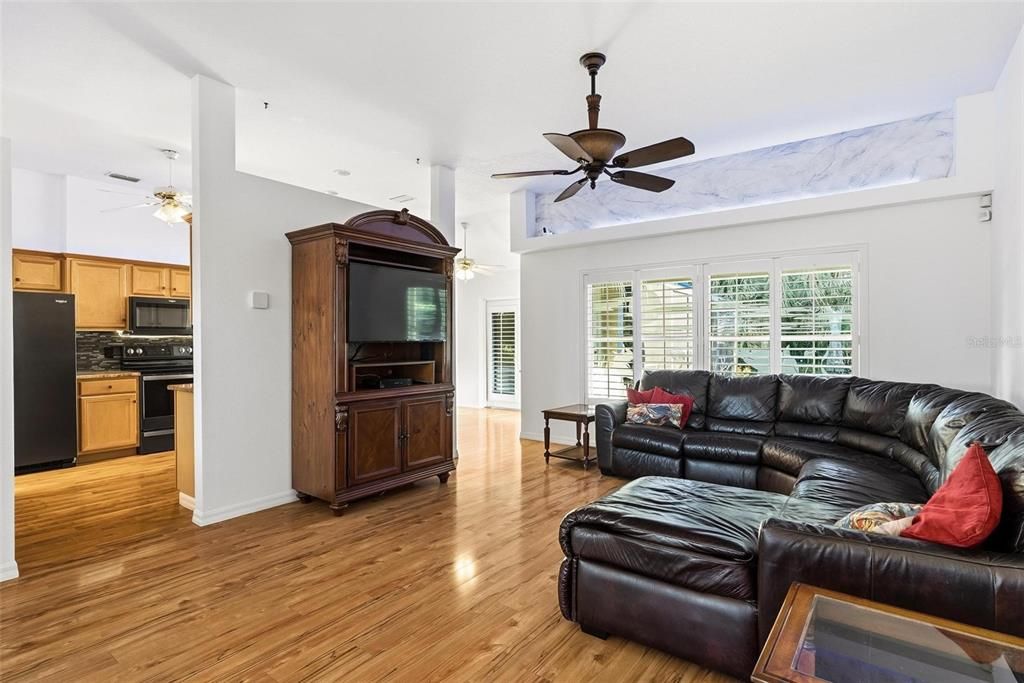 Active With Contract: $434,900 (3 beds, 2 baths, 1644 Square Feet)