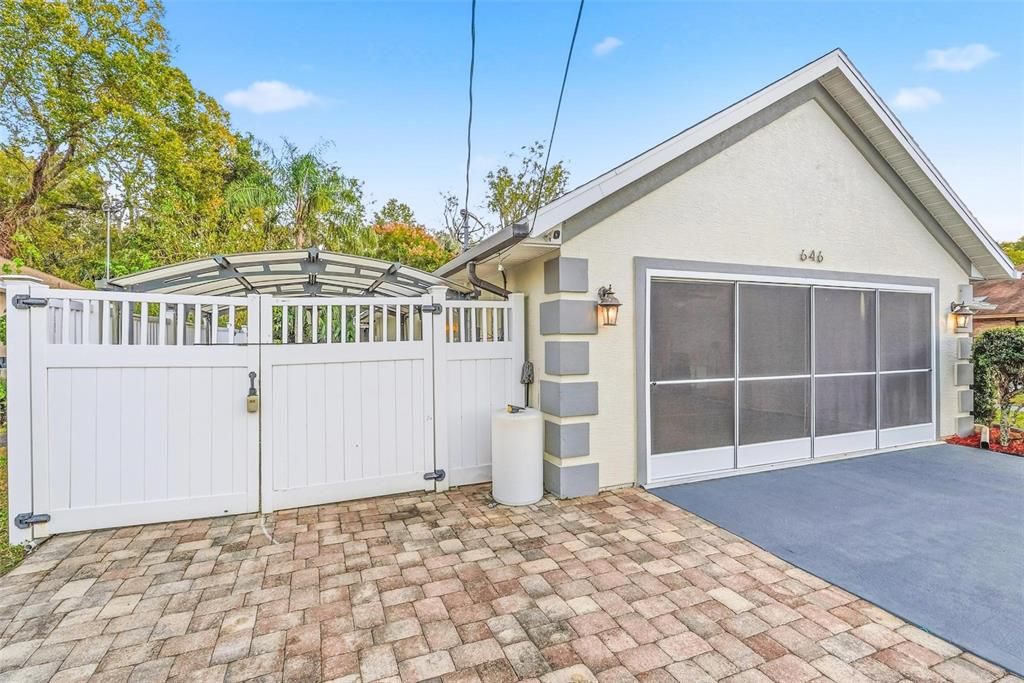 Active With Contract: $434,900 (3 beds, 2 baths, 1644 Square Feet)