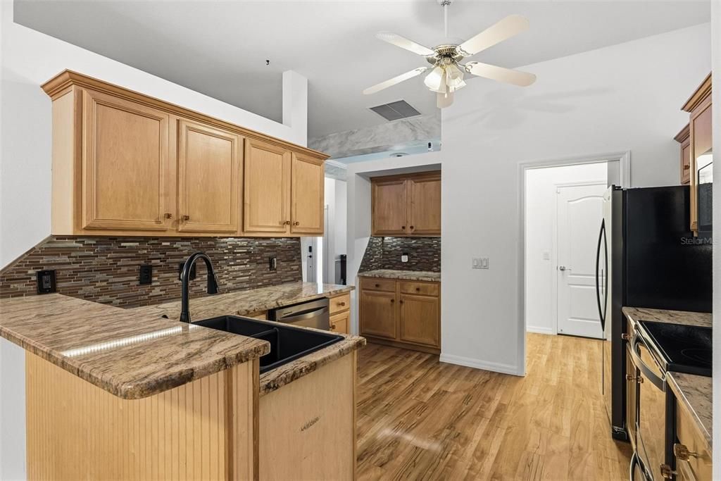 Active With Contract: $434,900 (3 beds, 2 baths, 1644 Square Feet)