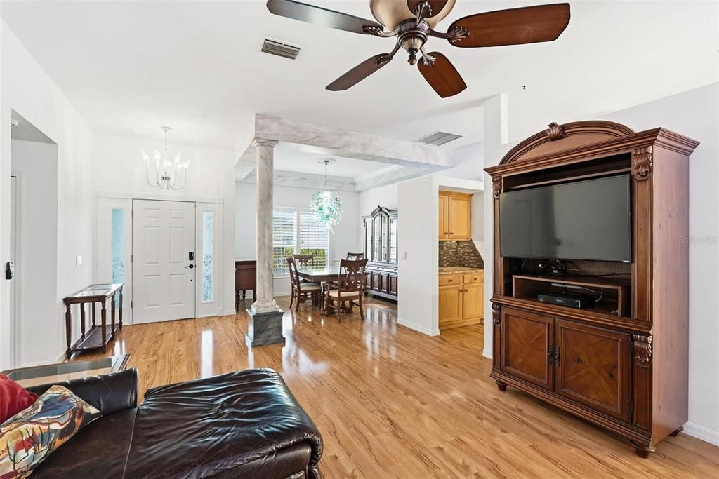 Active With Contract: $434,900 (3 beds, 2 baths, 1644 Square Feet)