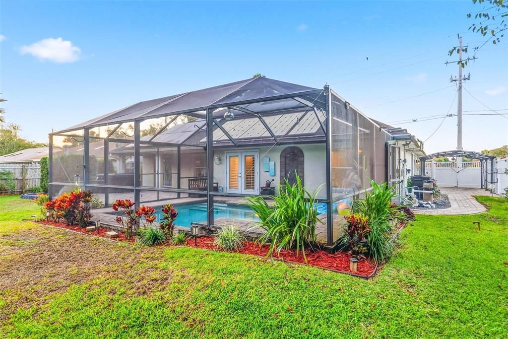 Active With Contract: $434,900 (3 beds, 2 baths, 1644 Square Feet)