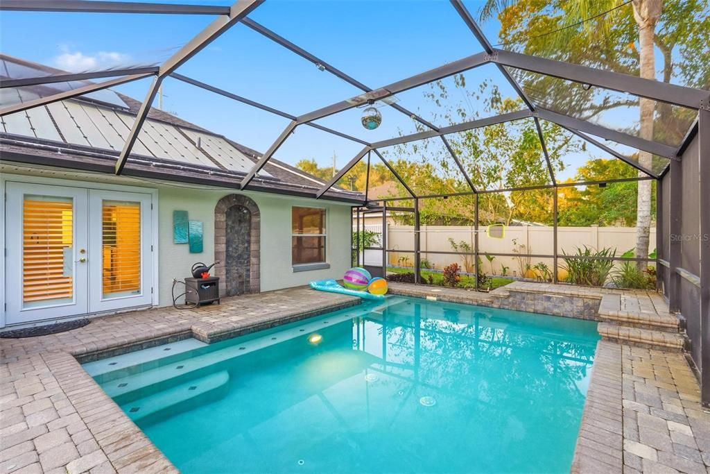 Active With Contract: $434,900 (3 beds, 2 baths, 1644 Square Feet)