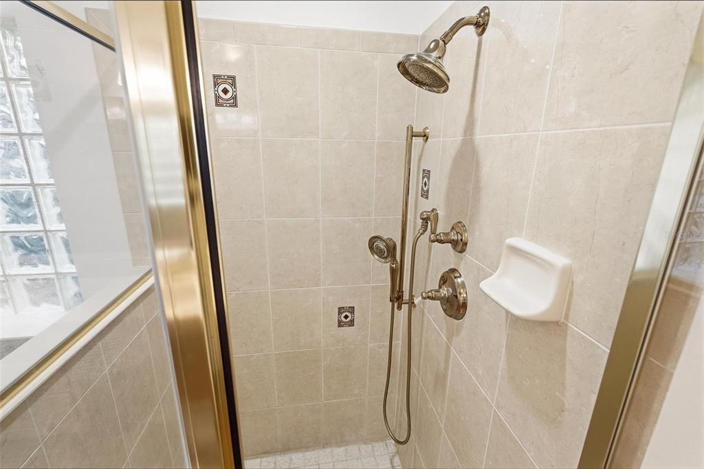 Active With Contract: $434,900 (3 beds, 2 baths, 1644 Square Feet)