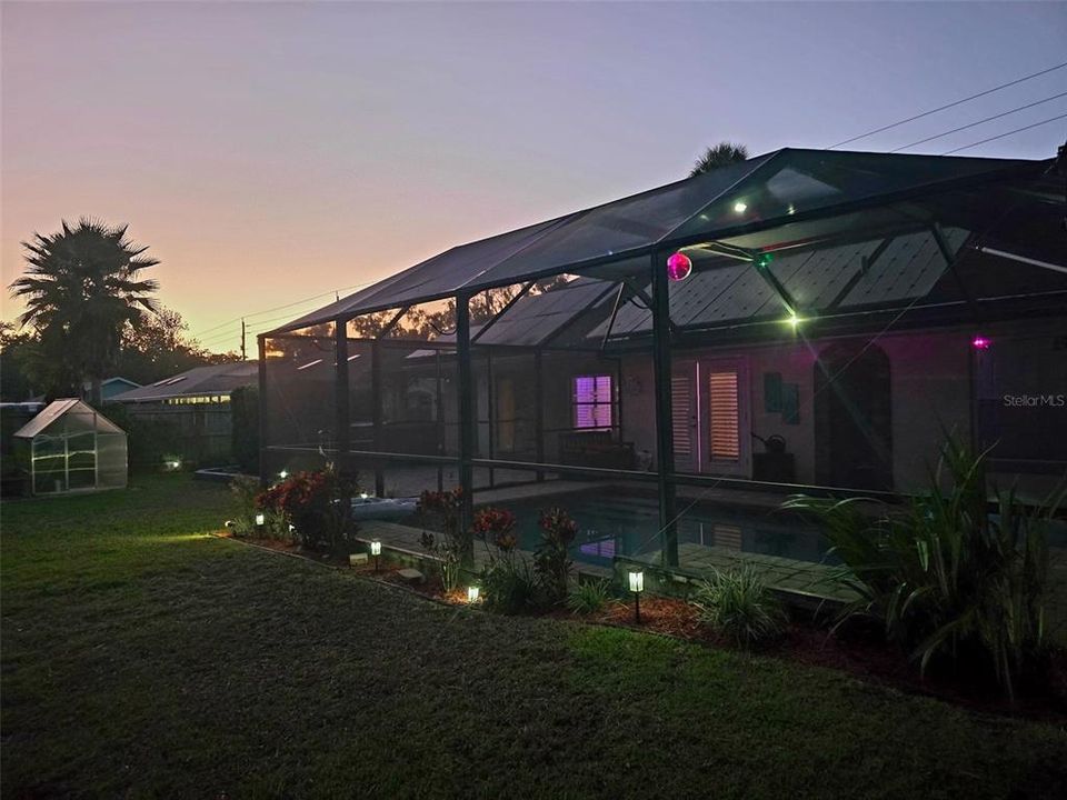 Active With Contract: $434,900 (3 beds, 2 baths, 1644 Square Feet)