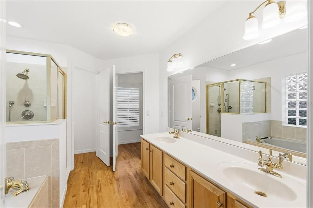 Active With Contract: $434,900 (3 beds, 2 baths, 1644 Square Feet)