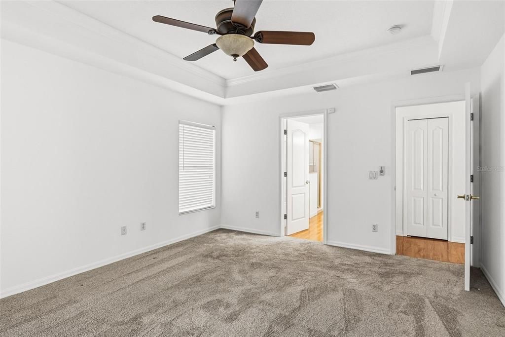 Active With Contract: $434,900 (3 beds, 2 baths, 1644 Square Feet)