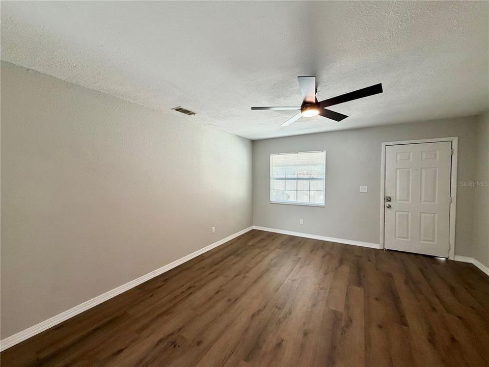 出租: $1,670 (2 贝兹, 1 浴室, 864 平方英尺)