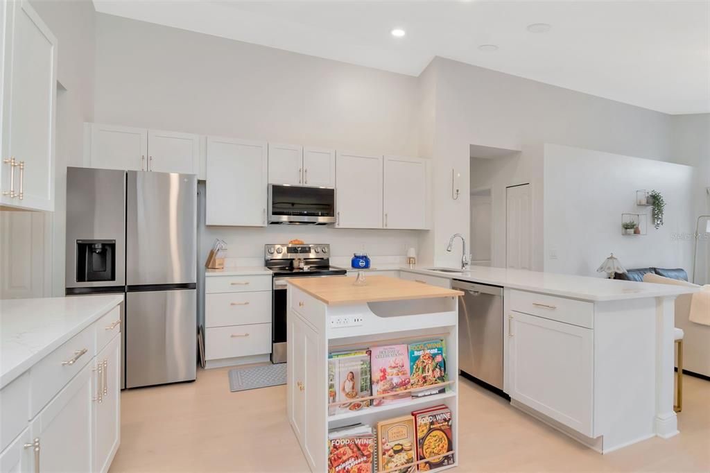 Active With Contract: $599,900 (4 beds, 2 baths, 1890 Square Feet)