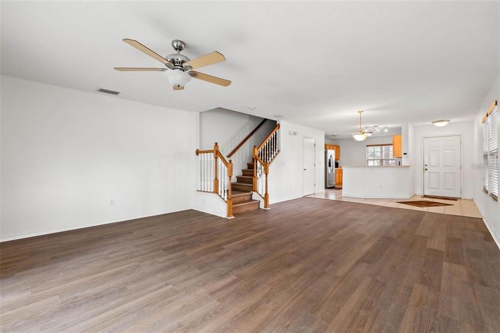 Под контрактом: $2,400 (3 спален, 2 ванн, 1429 Квадратных фут)