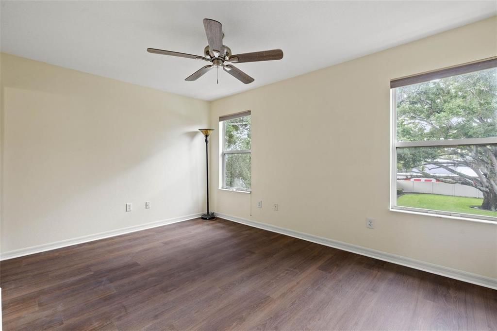 Под контрактом: $2,400 (3 спален, 2 ванн, 1429 Квадратных фут)