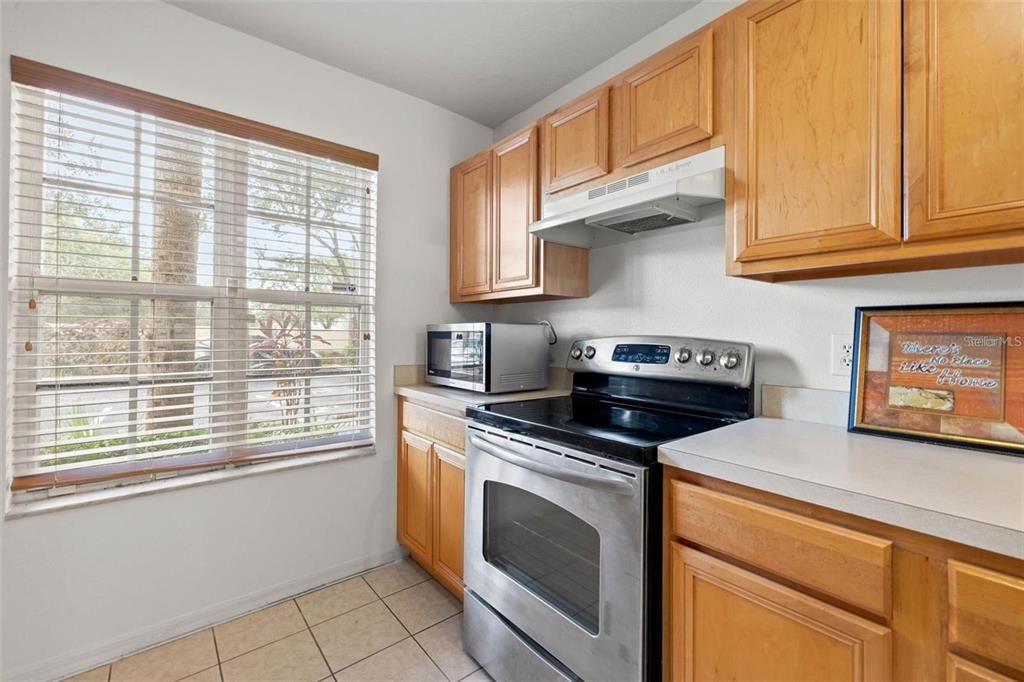 Под контрактом: $2,400 (3 спален, 2 ванн, 1429 Квадратных фут)