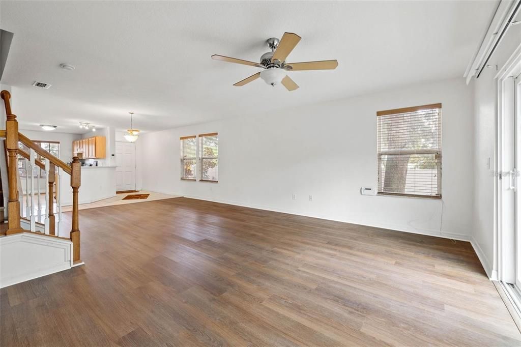 Под контрактом: $2,400 (3 спален, 2 ванн, 1429 Квадратных фут)