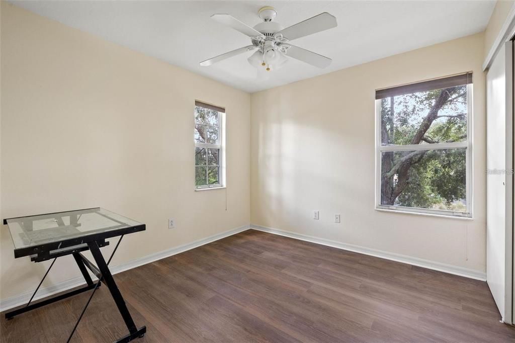 Под контрактом: $2,400 (3 спален, 2 ванн, 1429 Квадратных фут)