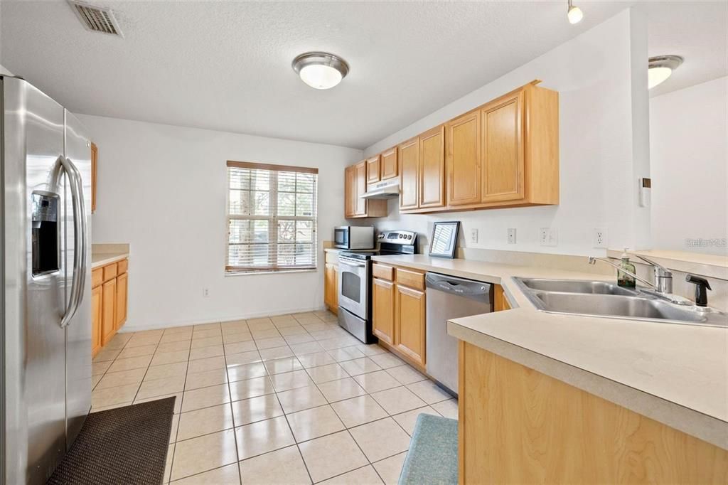 Под контрактом: $2,400 (3 спален, 2 ванн, 1429 Квадратных фут)