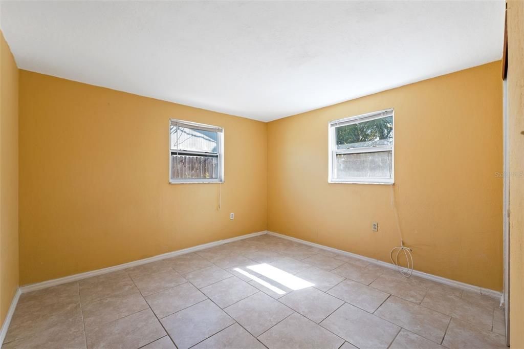 Active With Contract: $189,000 (2 beds, 1 baths, 840 Square Feet)