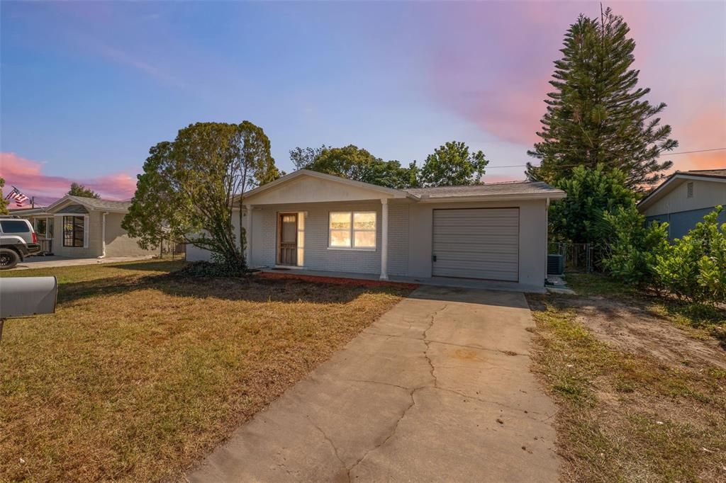 Active With Contract: $189,000 (2 beds, 1 baths, 840 Square Feet)