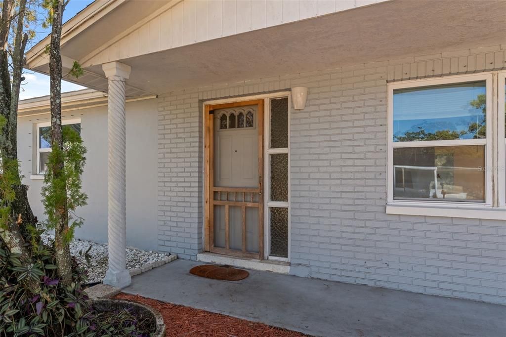 Active With Contract: $189,000 (2 beds, 1 baths, 840 Square Feet)