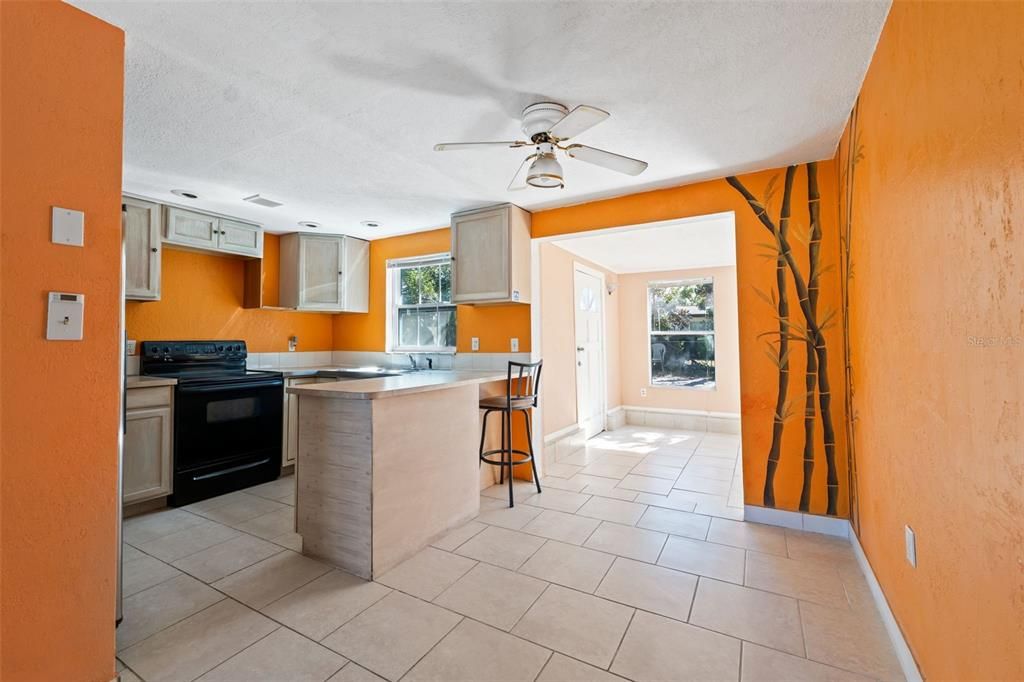 Active With Contract: $189,000 (2 beds, 1 baths, 840 Square Feet)
