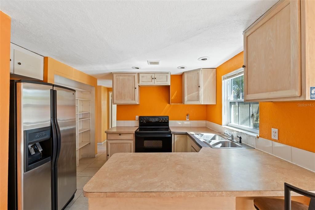 Active With Contract: $189,000 (2 beds, 1 baths, 840 Square Feet)