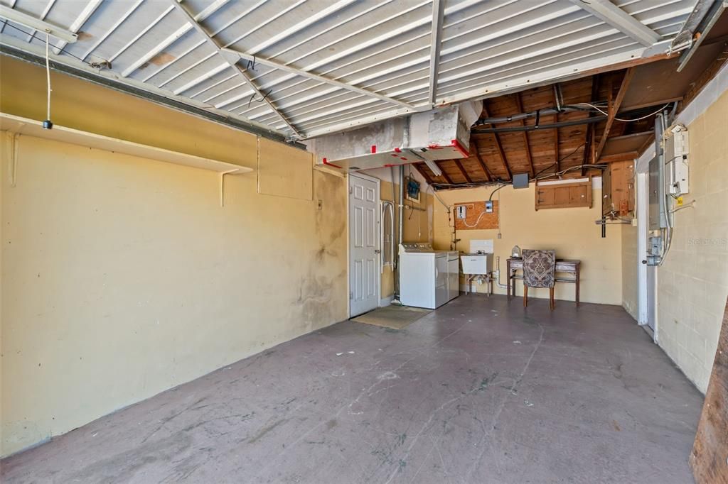 Active With Contract: $189,000 (2 beds, 1 baths, 840 Square Feet)