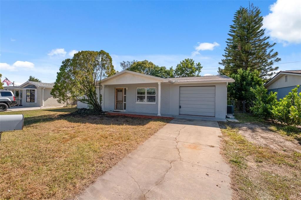 Active With Contract: $189,000 (2 beds, 1 baths, 840 Square Feet)