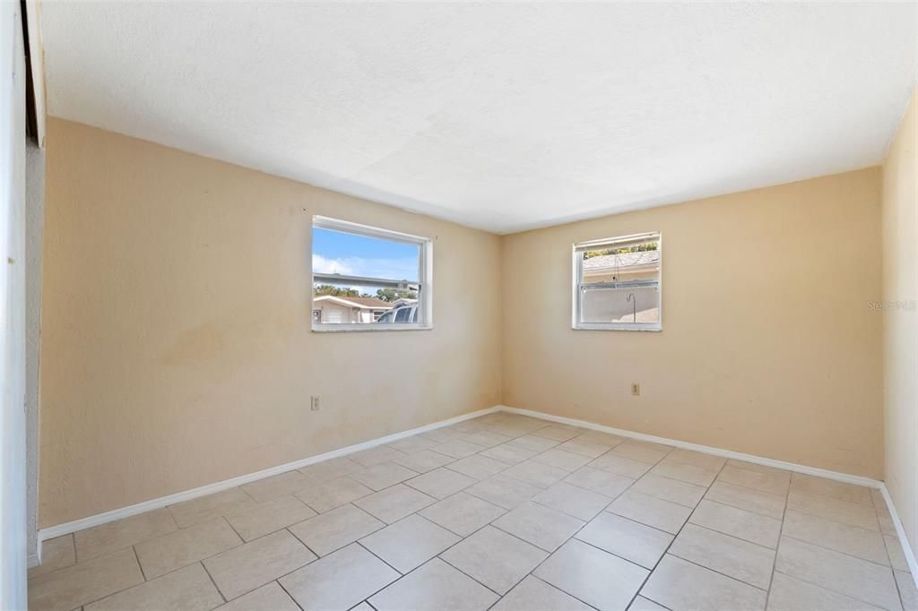 Active With Contract: $189,000 (2 beds, 1 baths, 840 Square Feet)