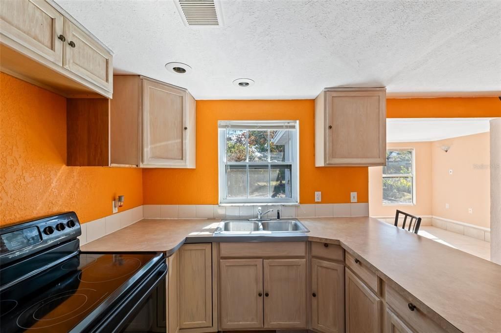 Active With Contract: $189,000 (2 beds, 1 baths, 840 Square Feet)