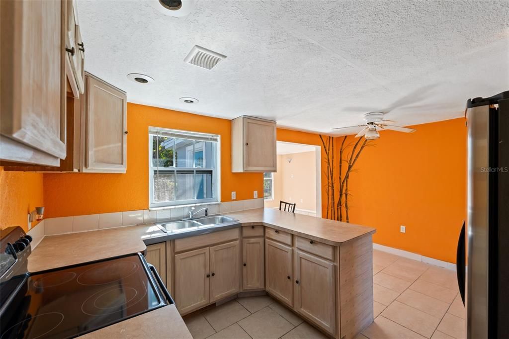 Active With Contract: $189,000 (2 beds, 1 baths, 840 Square Feet)