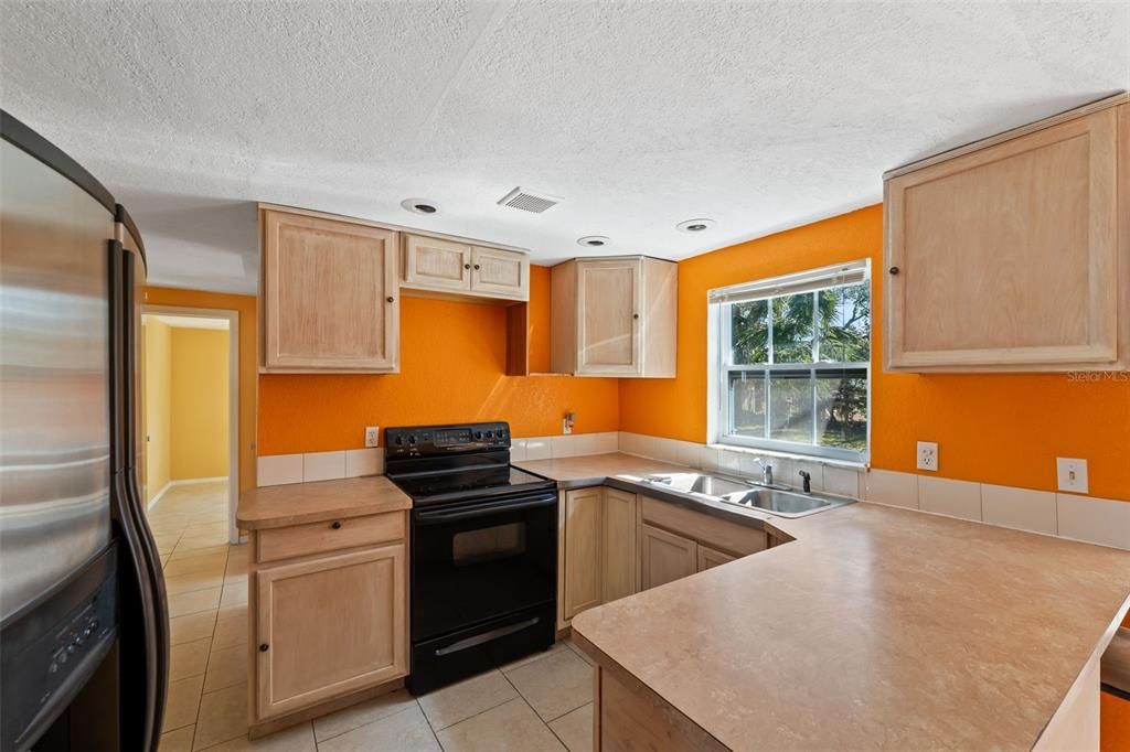 Active With Contract: $189,000 (2 beds, 1 baths, 840 Square Feet)