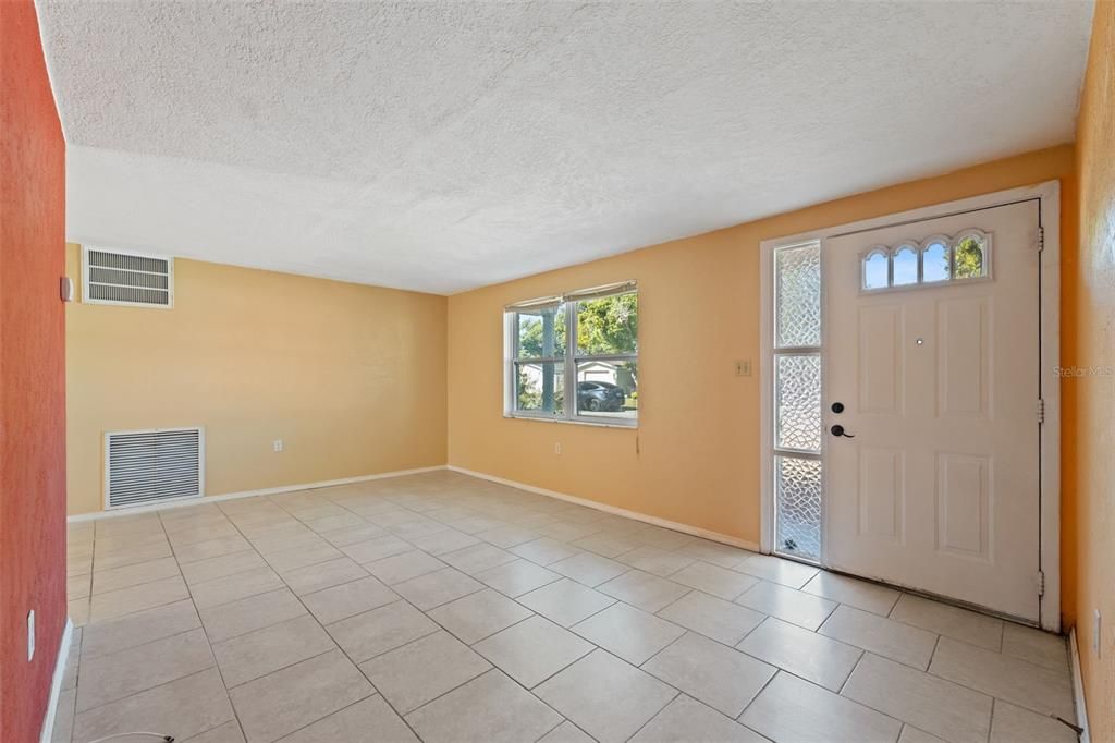 Active With Contract: $189,000 (2 beds, 1 baths, 840 Square Feet)