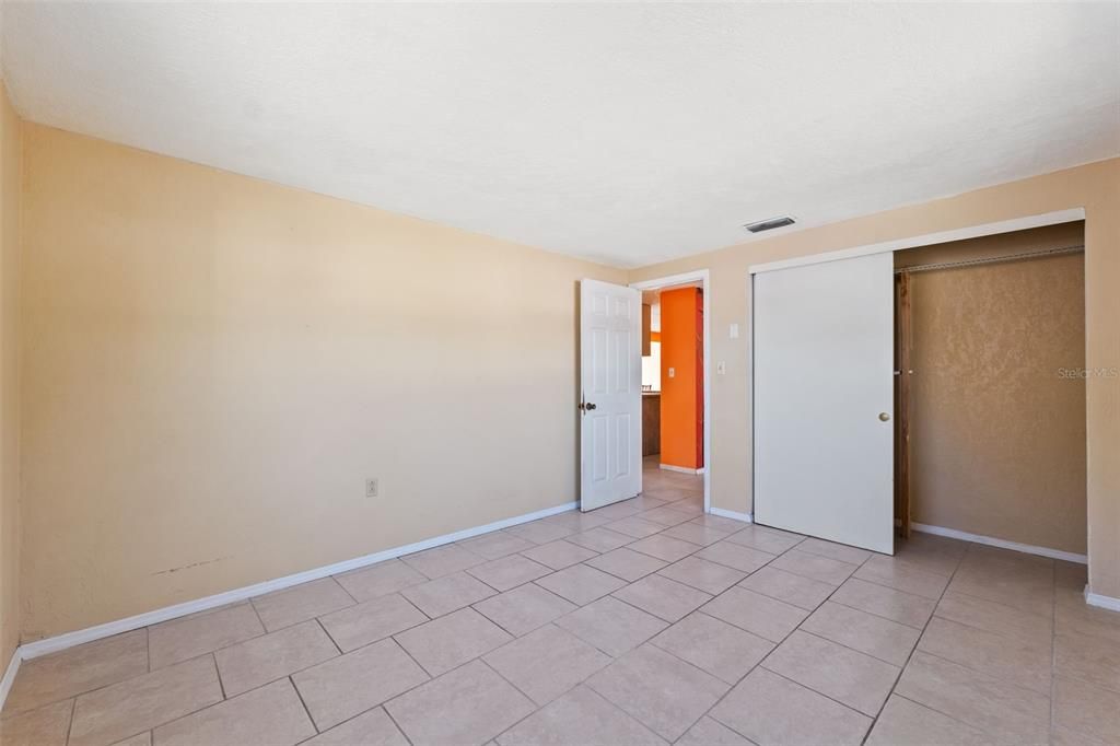 Active With Contract: $189,000 (2 beds, 1 baths, 840 Square Feet)