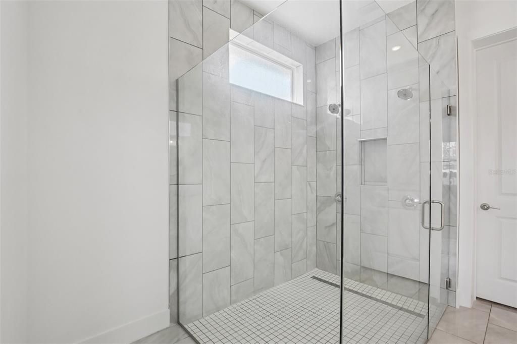 For Sale: $759,990 (6 beds, 4 baths, 3726 Square Feet)