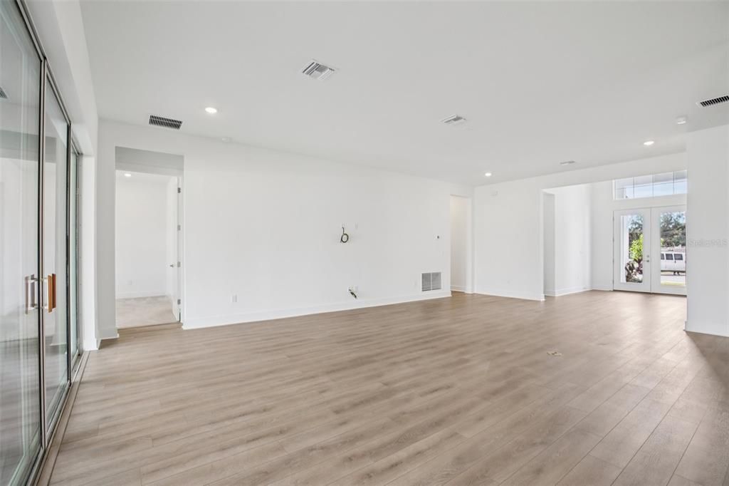 For Sale: $759,990 (6 beds, 4 baths, 3726 Square Feet)