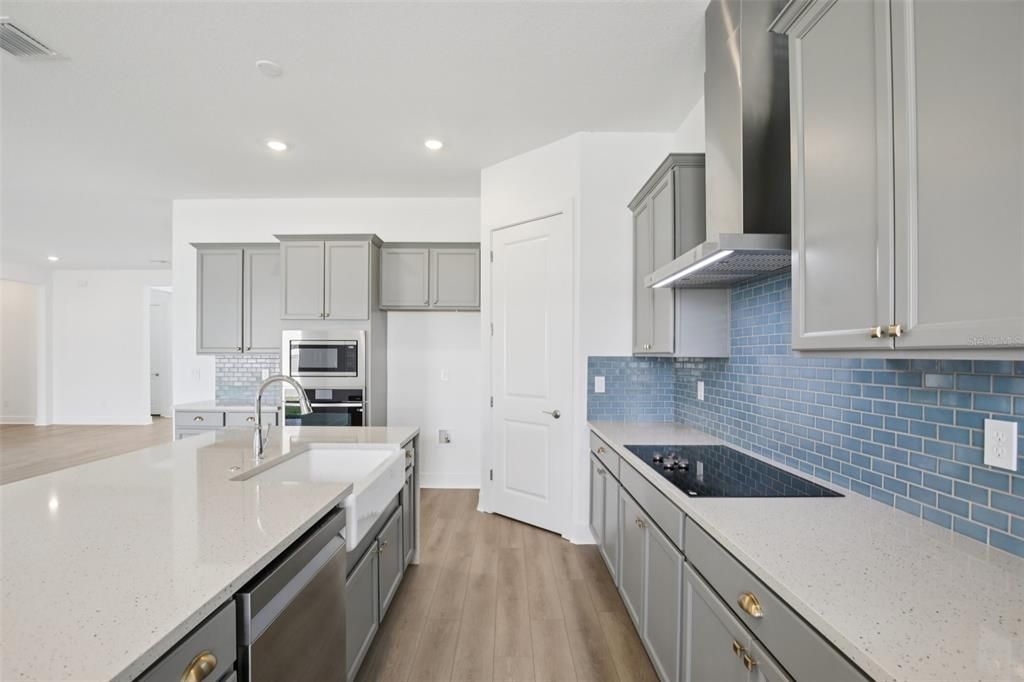 For Sale: $759,990 (6 beds, 4 baths, 3726 Square Feet)