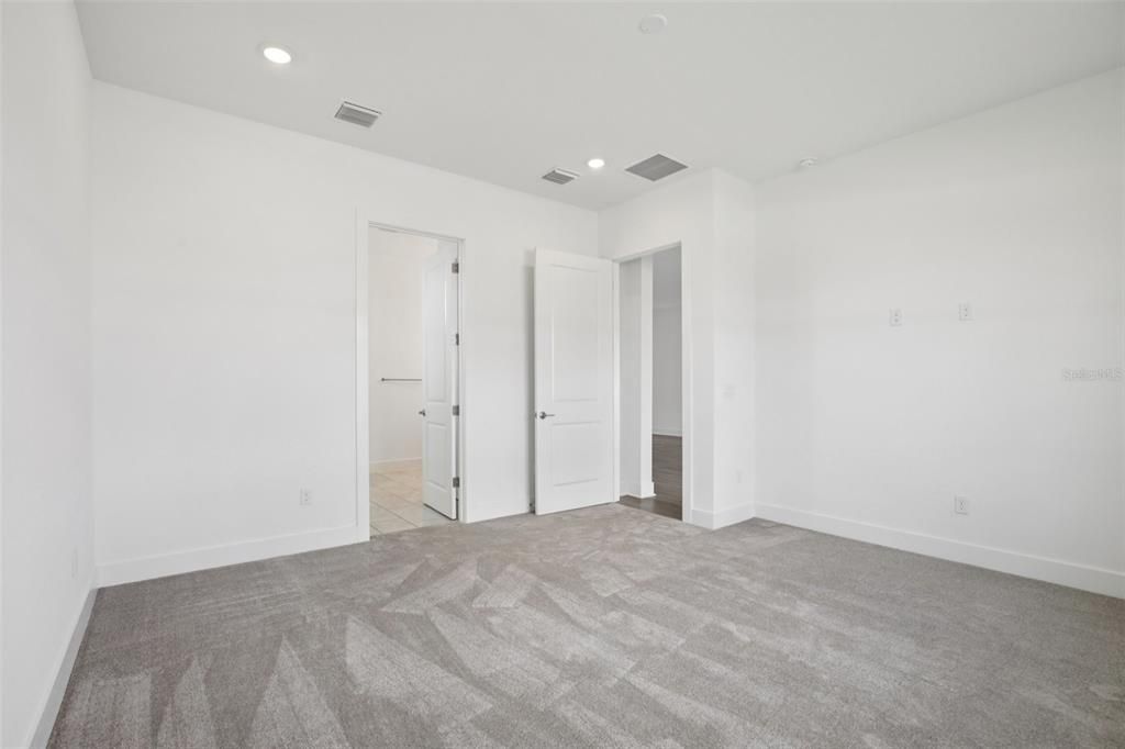 For Sale: $759,990 (6 beds, 4 baths, 3726 Square Feet)