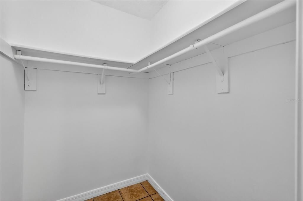 合同活跃: $250,000 (2 贝兹, 2 浴室, 1106 平方英尺)